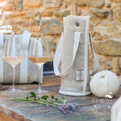 Housse de bouteille isotherme, un verre de rosé, un parfait apéritif provençal plein de soleil